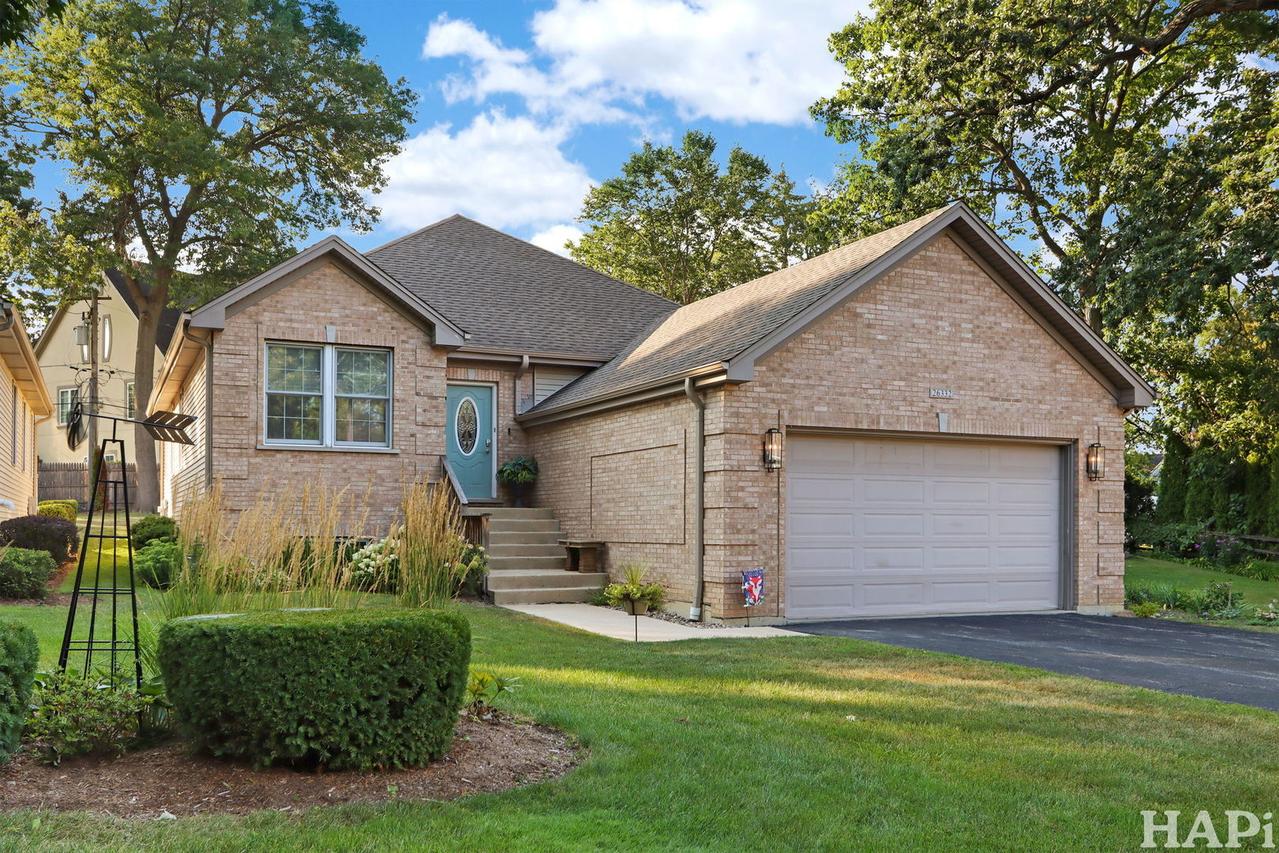 26332 N Hickory Ave., Mundelein, IL 60060