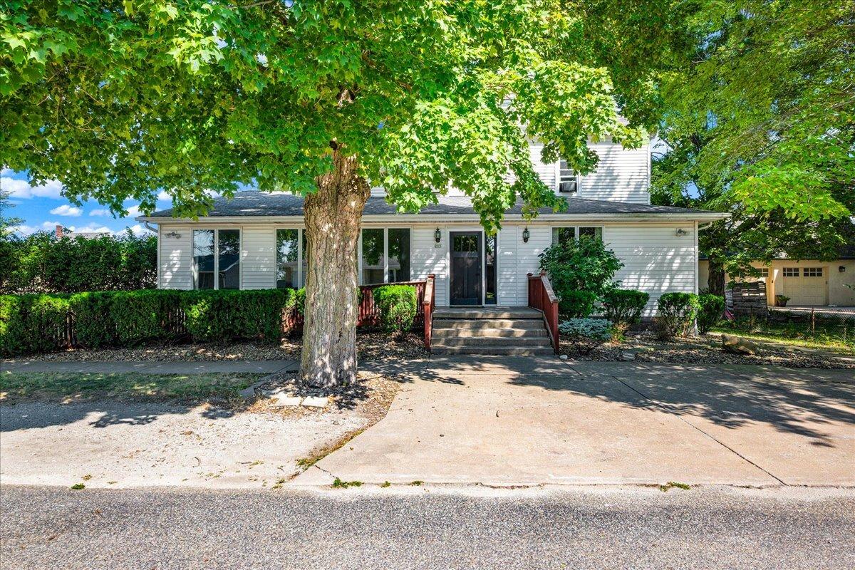 203 W Franklin St., Carlock, IL 61725