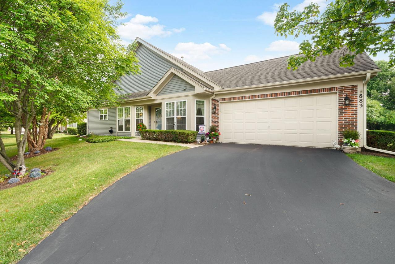 883 Wembley Ct., Elgin, IL 60120