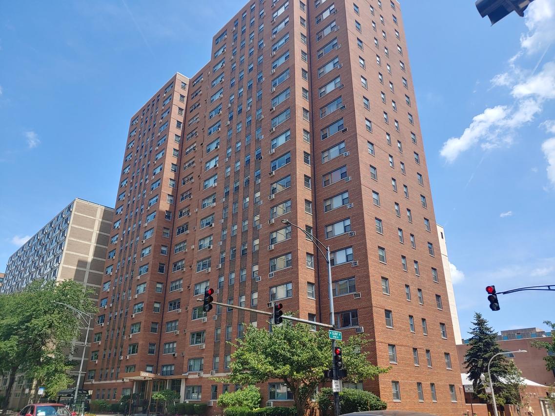 2909 N Sheridan Rd. #1211, Chicago, IL 60657