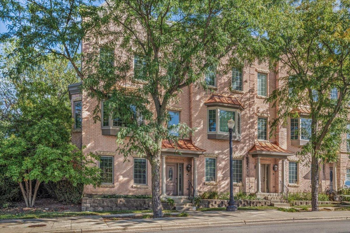 120 Kimball St., Elgin, IL 60120