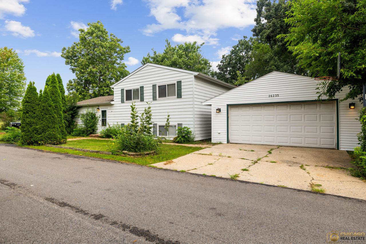 26235 N Acorn Ln., Mundelein, IL 60060