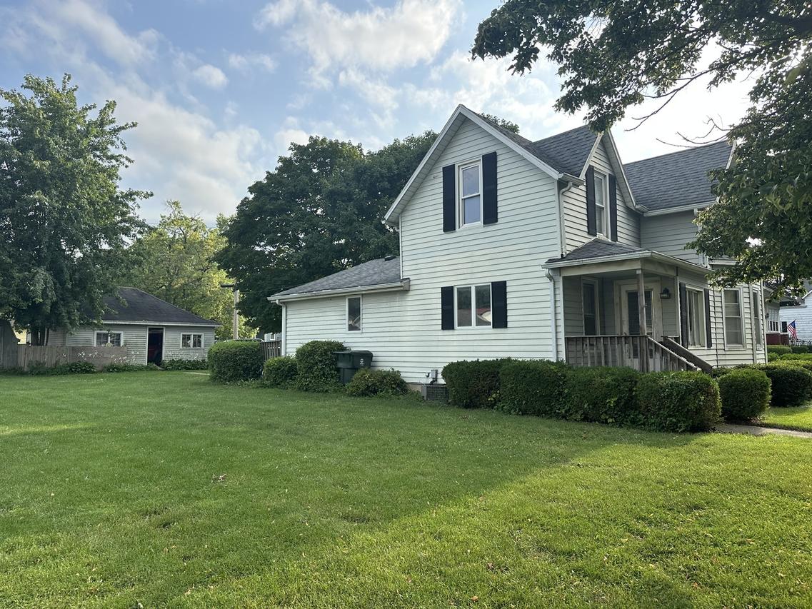 370 W Beaver St., St. Anne, IL 60964