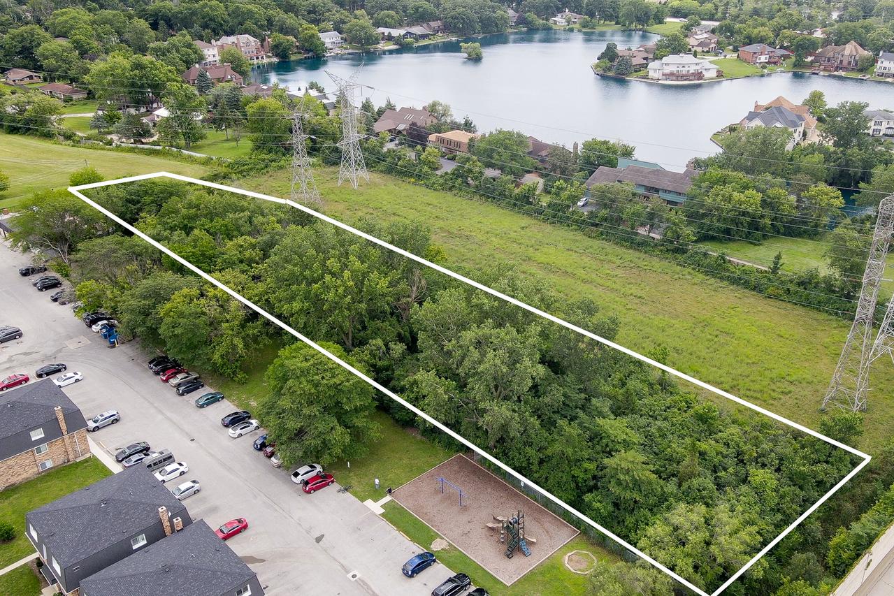 9600 Lyman Ave., Des Plaines, IL 60016