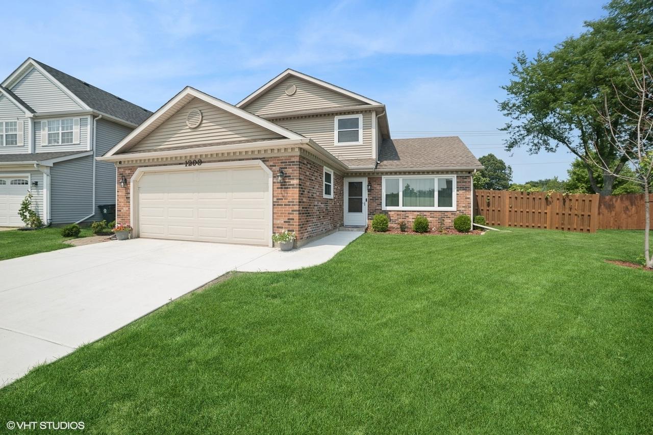 1208 Old Timber Ln., Hoffman Estates, IL 60192