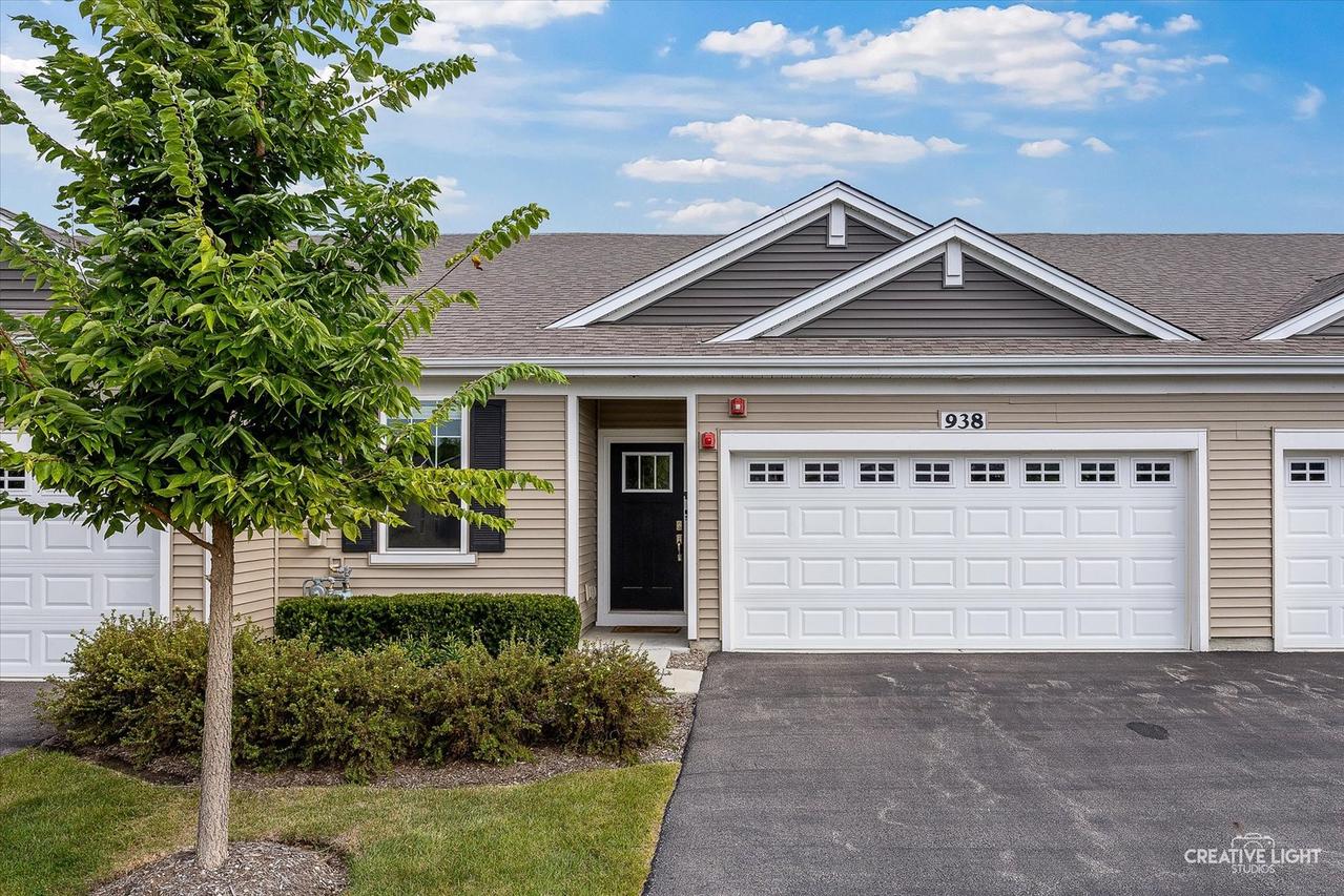 938 Darwin St., North Aurora, IL 60542