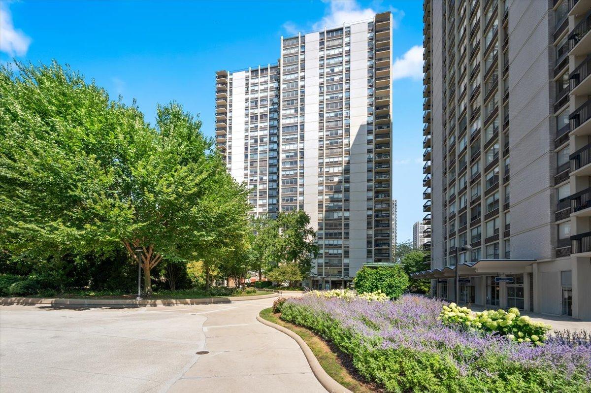 1360 N Sandburg Ter. #1209C, Chicago, IL 60610