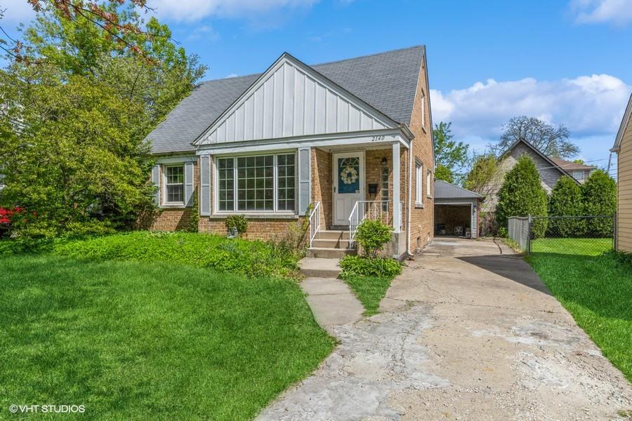 2140 Cedar Ct., Glenview, IL 60025