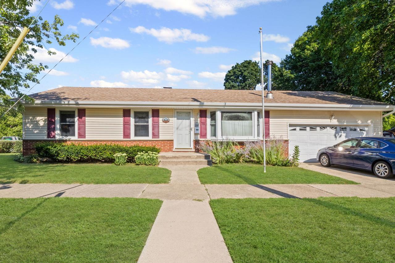 535 E Maple Ave., Mundelein, IL 60060
