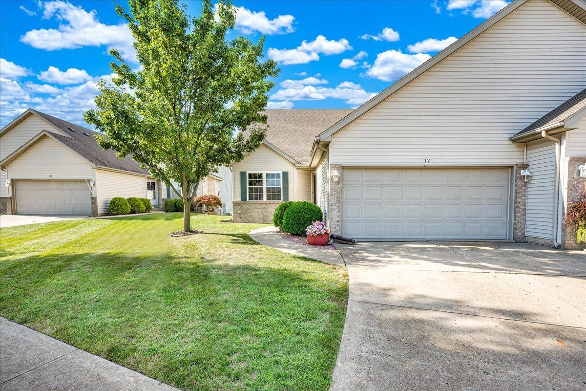 12 Ashling Ct., Bloomington, IL 61704