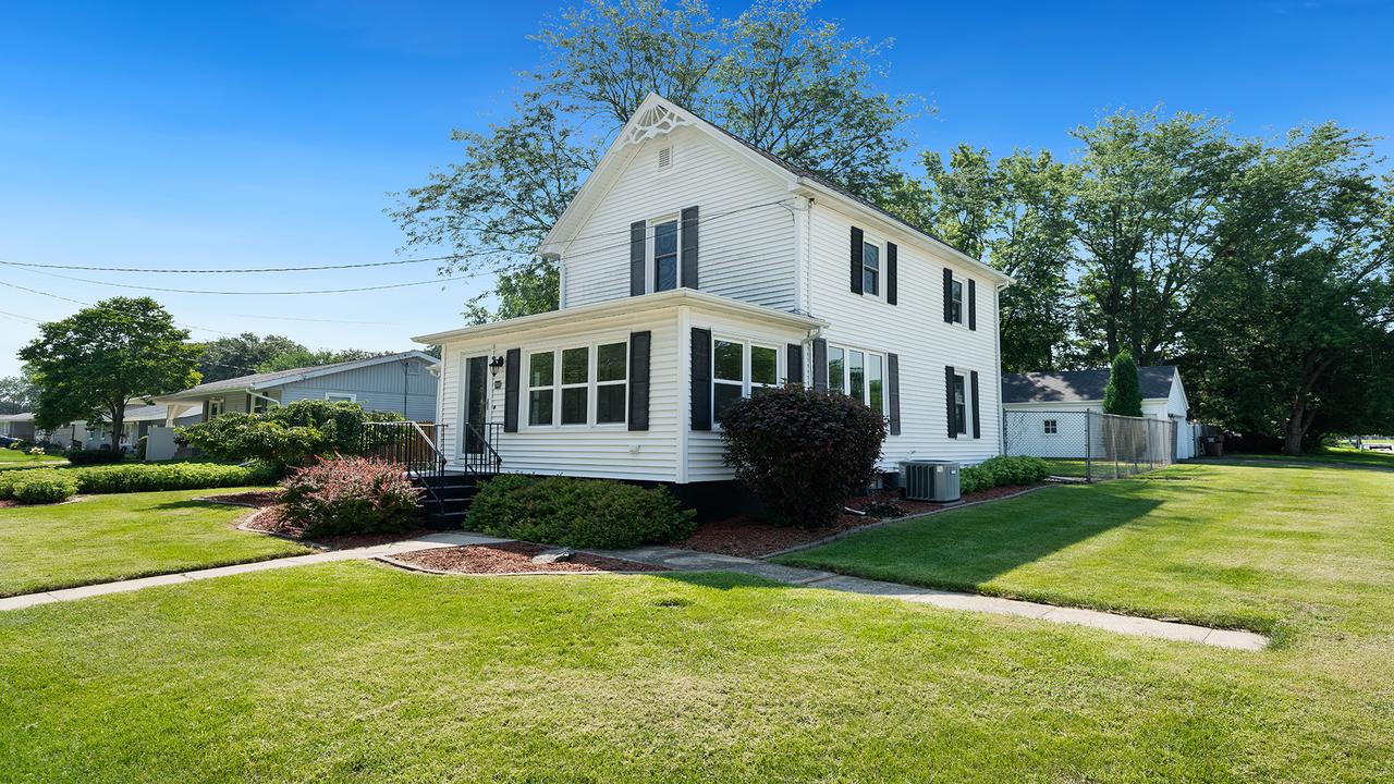 203 E 9th St., Pecatonica, IL 61063