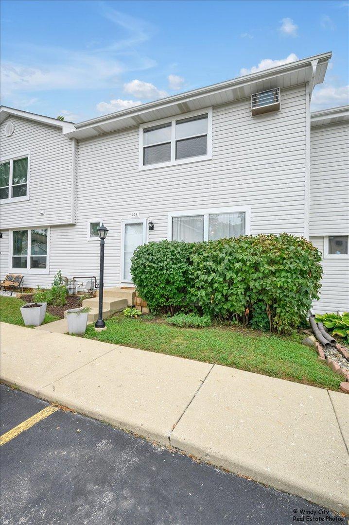 309 Peppertree Ln., Aurora, IL 60504