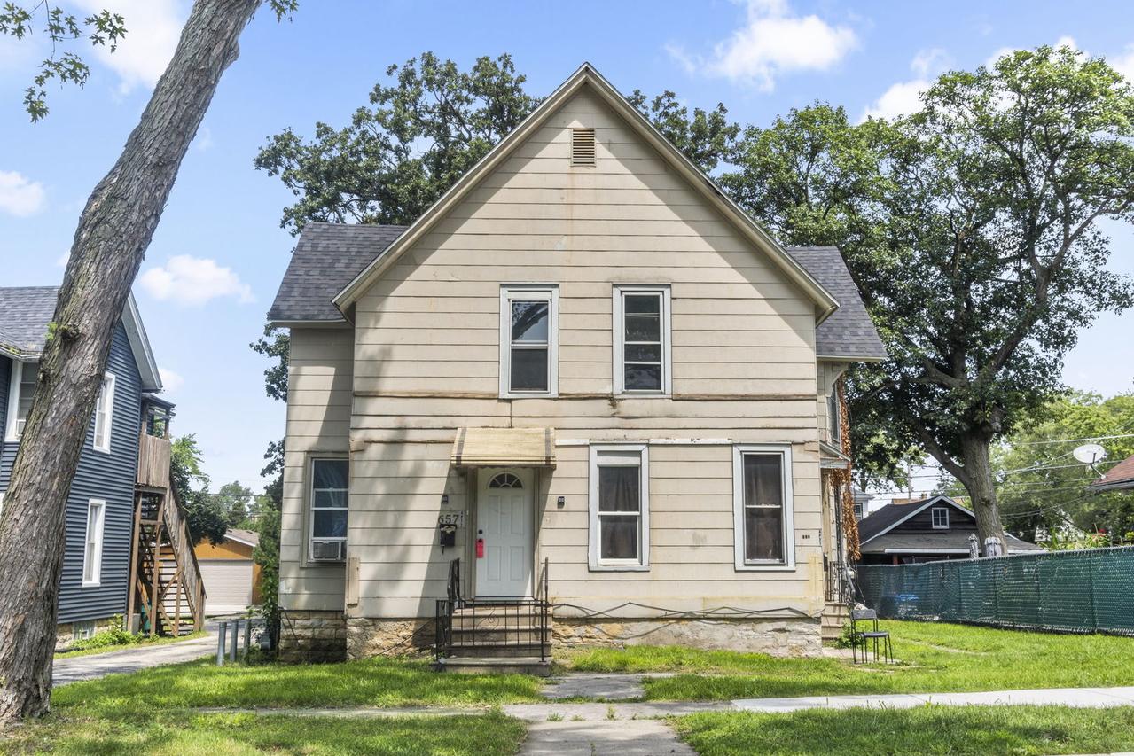 657 Whitley Ave., Joliet, IL 60433