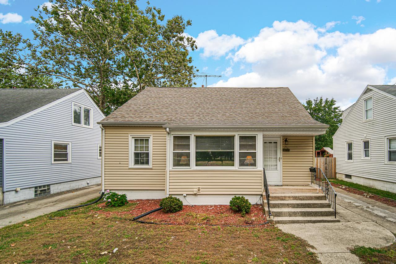 17935 Oakley Ave., Lansing, IL 60438