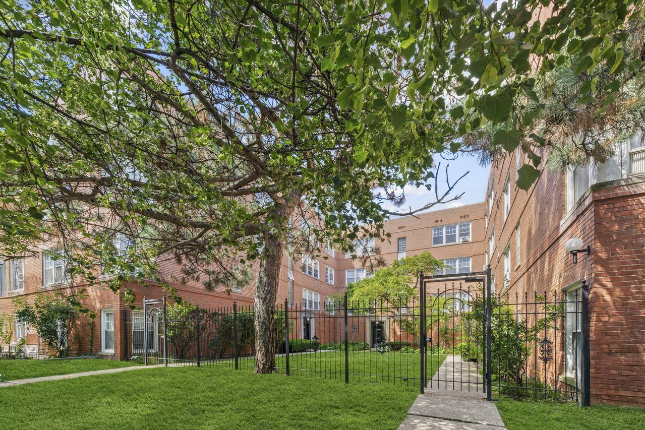2434 W Farragut St. #3B, Chicago, IL 60625