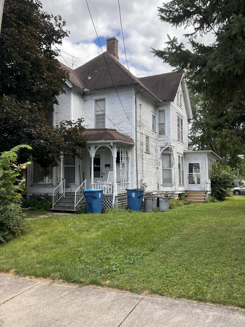1034 W Third St., Dixon, IL 61021