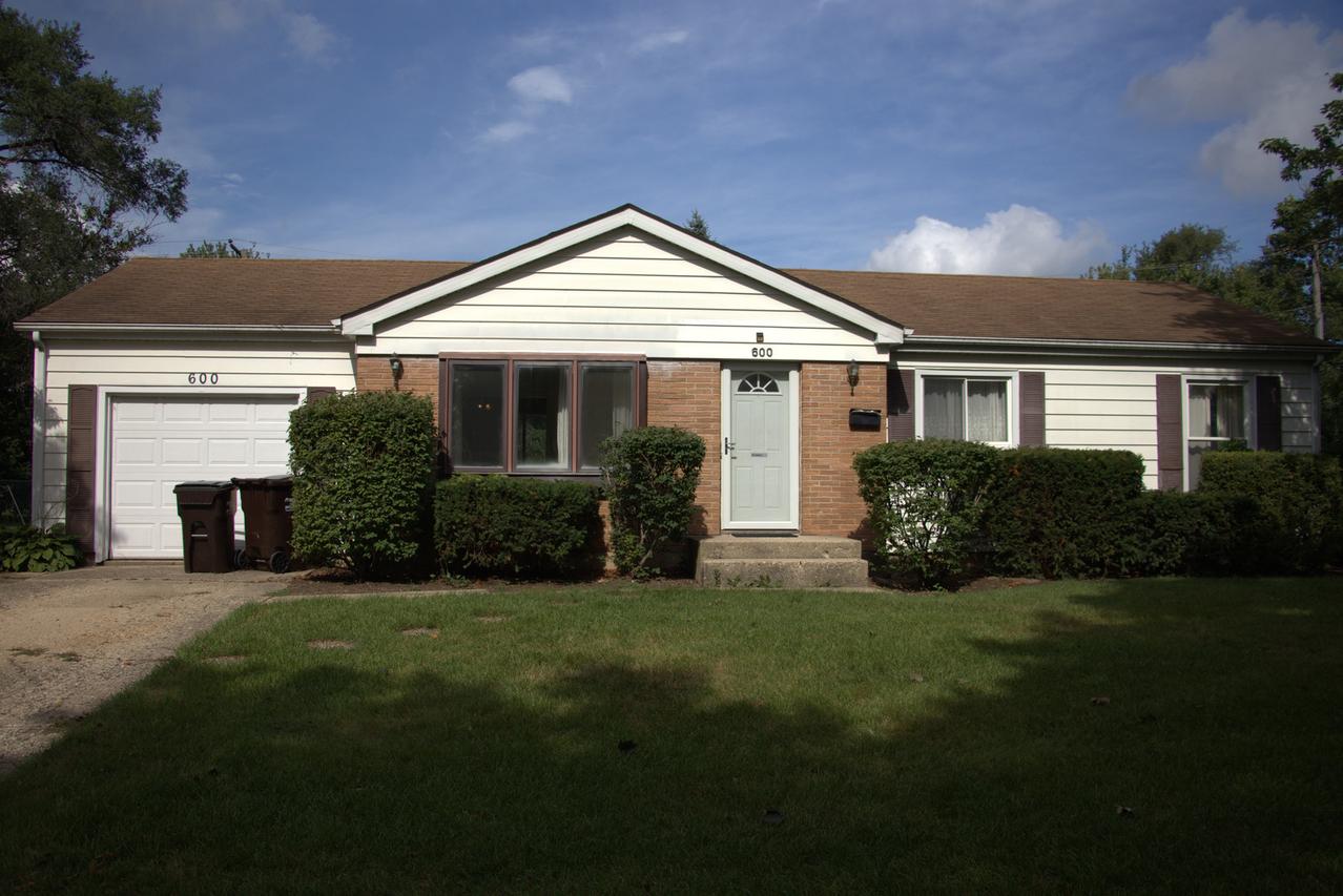 600 Sussex Ln., Crystal Lake, IL 60014