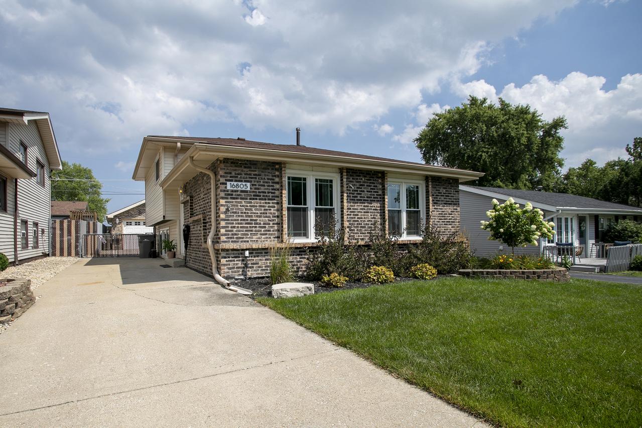 16805 Hilltop Ave., Orland Hills, IL 60487