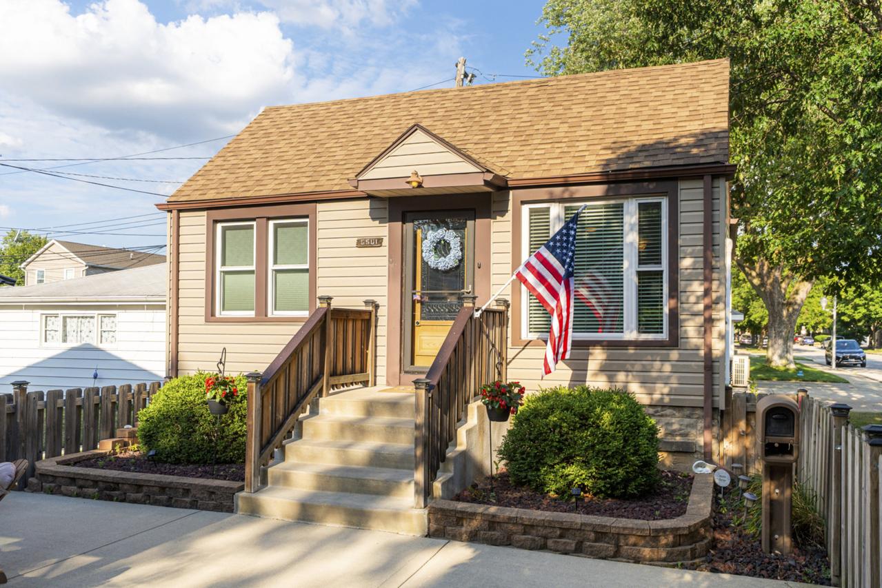 5501 N Nashville Ave., Chicago, IL 60656