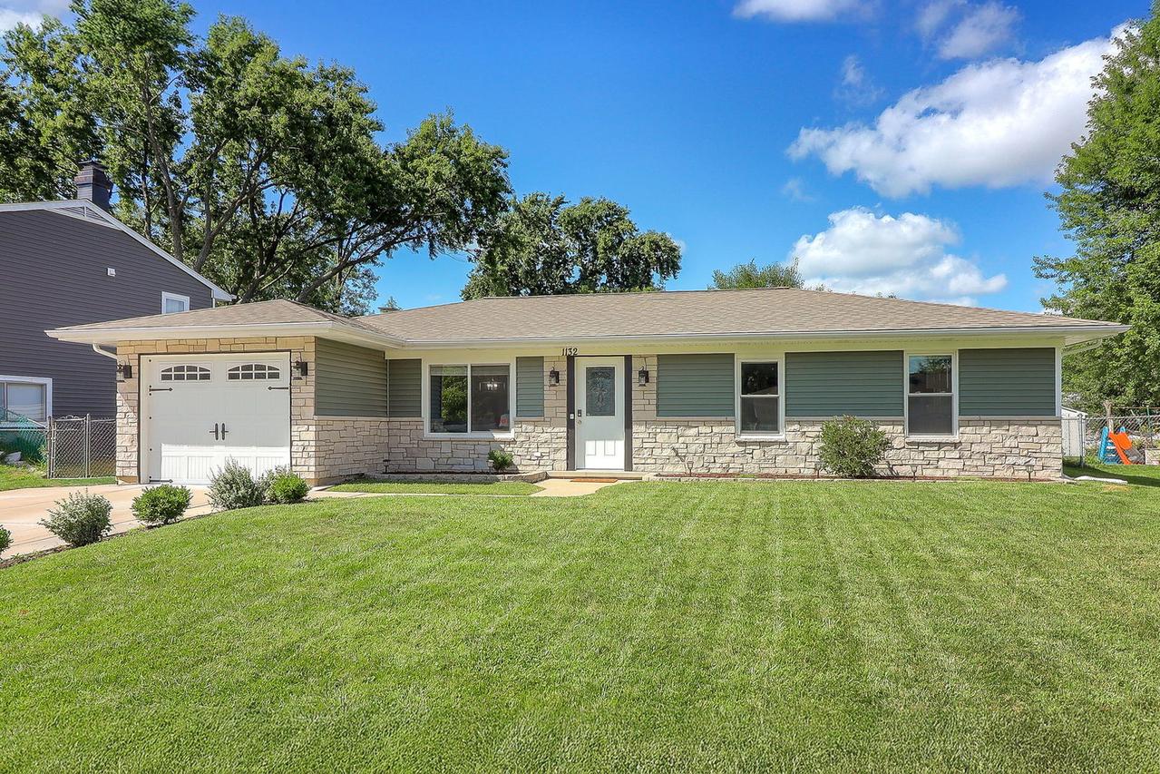 1132 Highbury Dr., Elgin, IL 60120