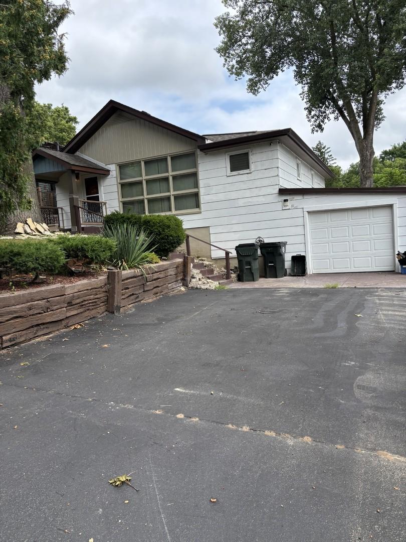38227 N 3rd Ave., Spring Grove, IL 60081