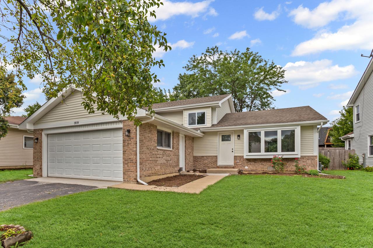 1939 Aspen Dr., Hanover Park, IL 60133
