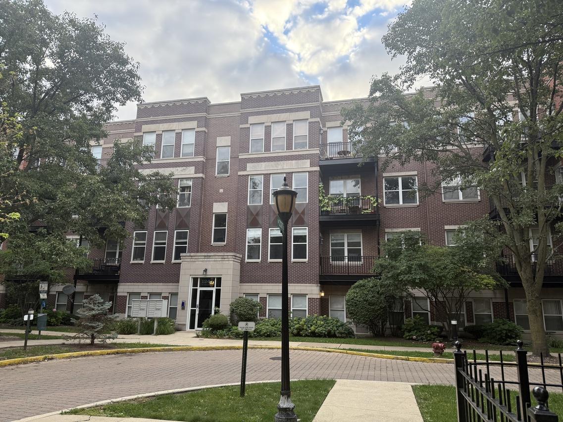 1245 N Orleans St. #903, Chicago, IL 60610
