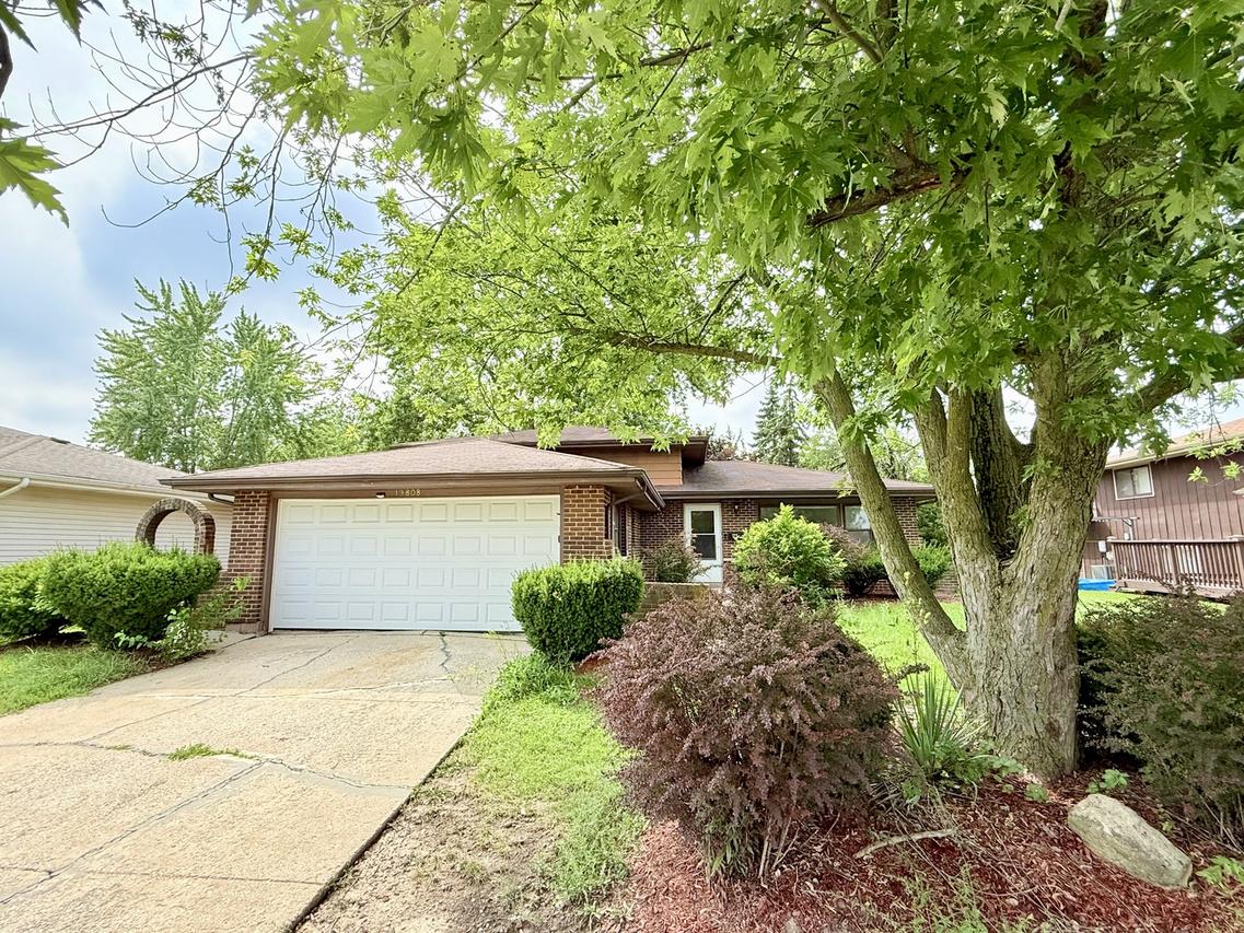 19808 Lakewood Ave., Lynwood, IL 60411