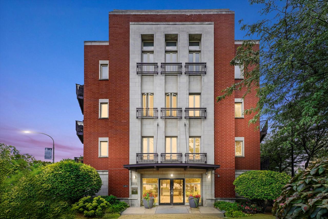 1075 W Roosevelt Rd. #206, Chicago, IL 60608