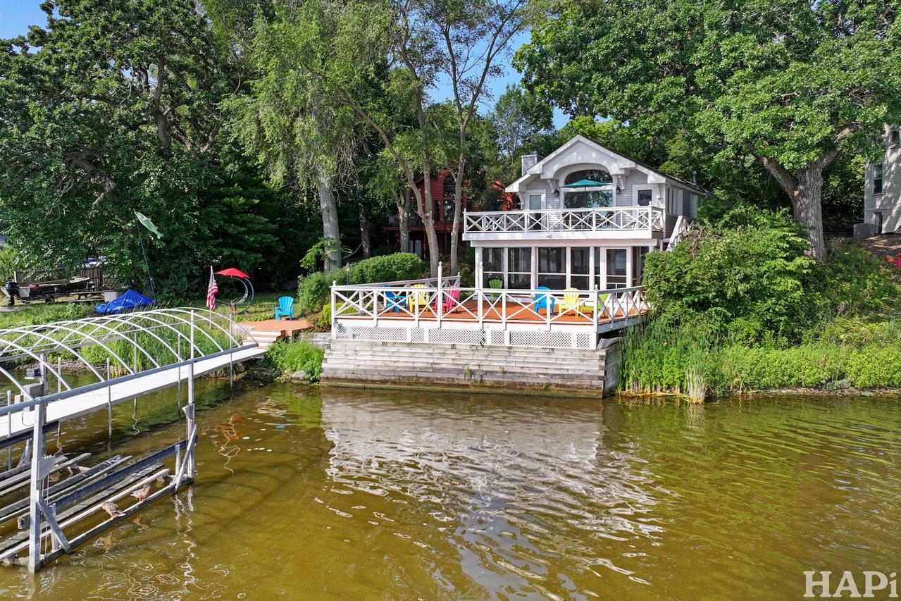 39071 N Jackson Dr., Spring Grove, IL 60081