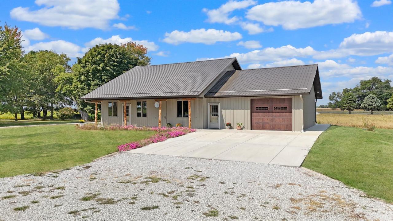 1190 N 1400 East Rd., Bement, IL 61813
