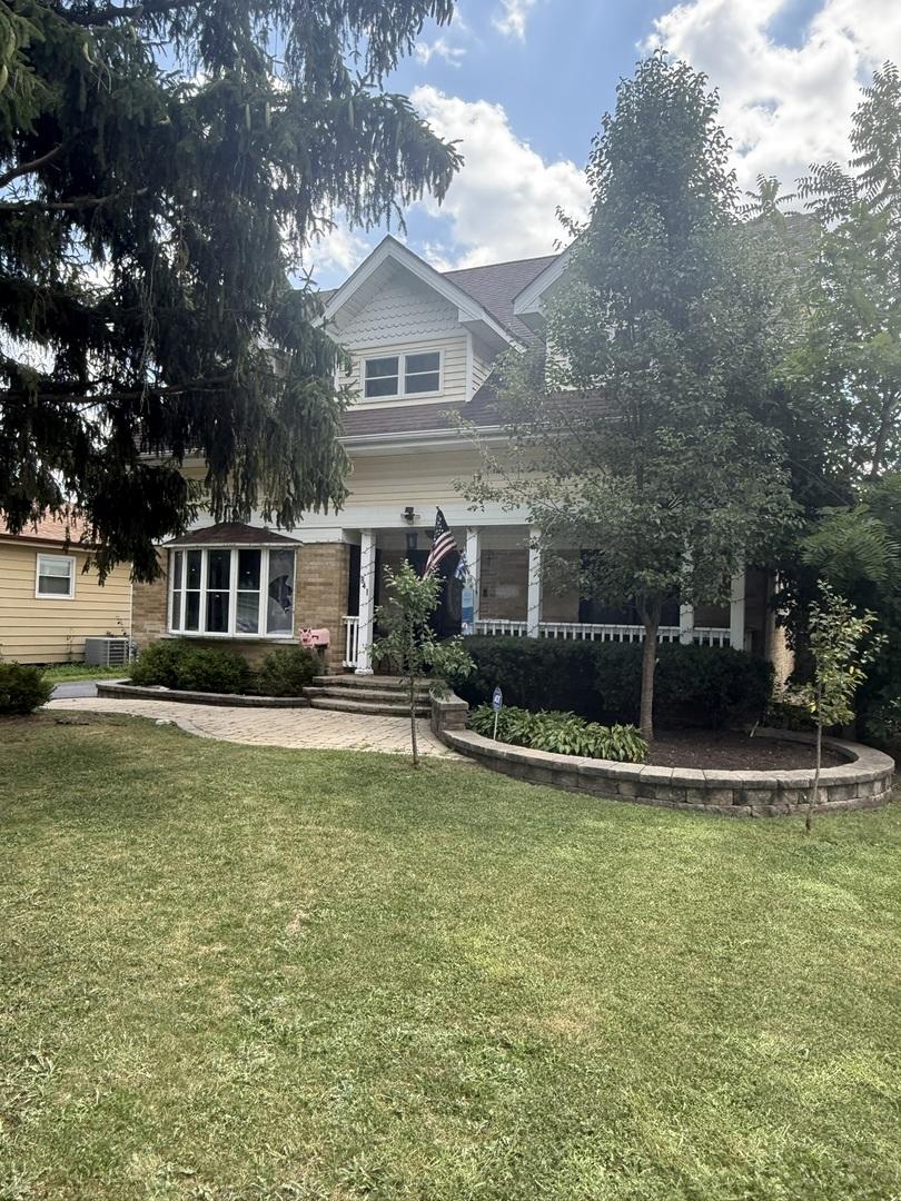 841 Wilcox St., Mundelein, IL 60060
