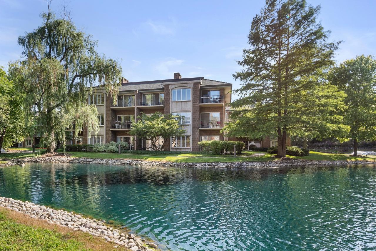 3 Oak Brook Club Dr. #E307, Oak Brook, IL 60523