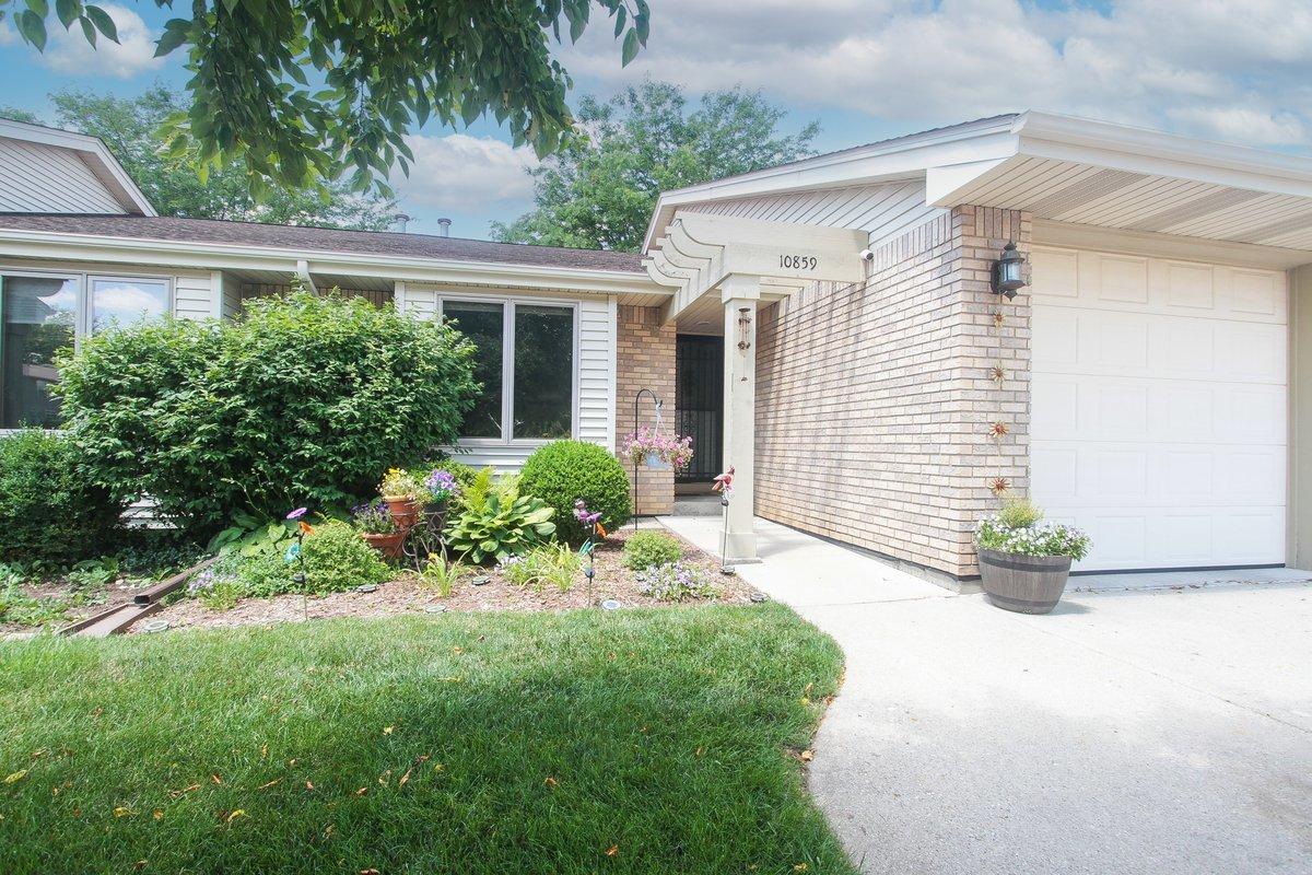 10859 Timer Dr. #2, Huntley, IL 60142