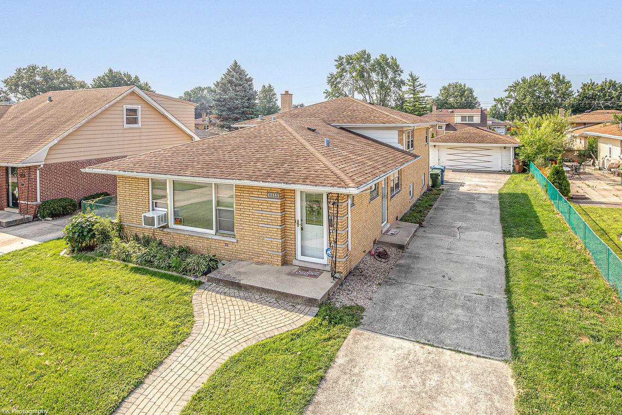 4533 W 99th Pl., Oak Lawn, IL 60453