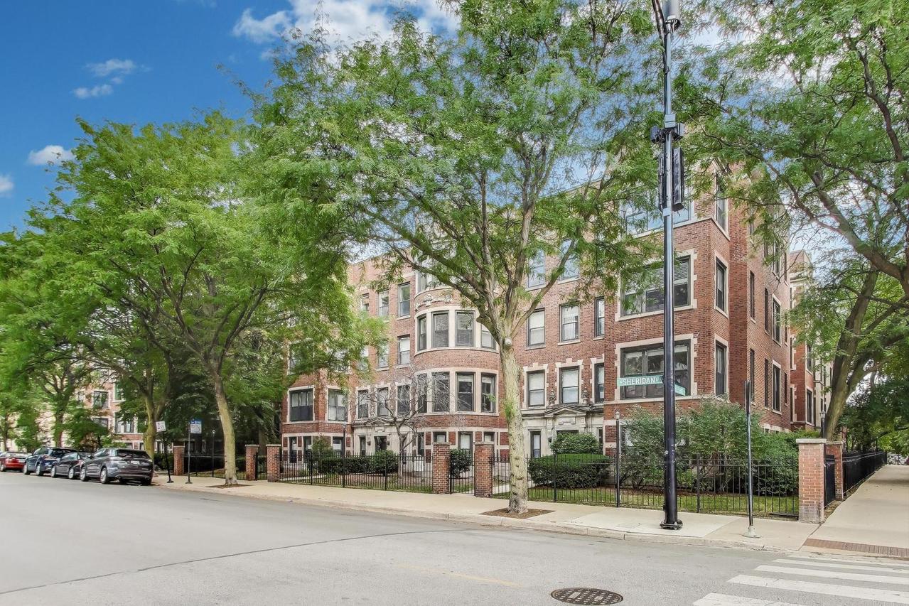 4115 N Sheridan Rd. #2, Chicago, IL 60613