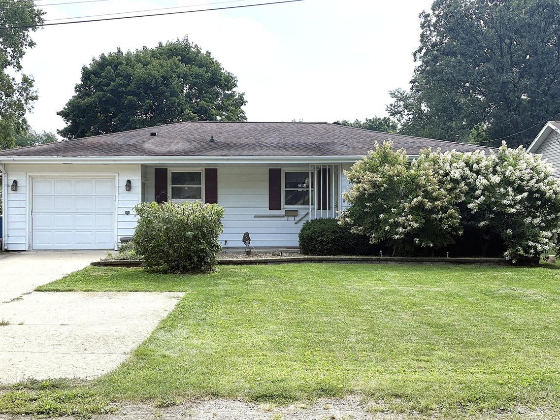 918 Mary Ave., Dixon, IL 61021