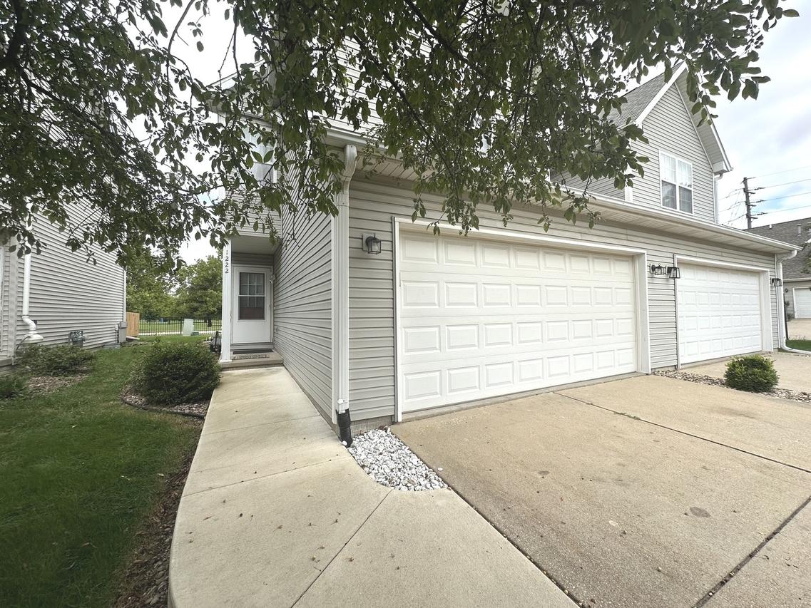 1222 Riviera Dr., Bloomington, IL 61701