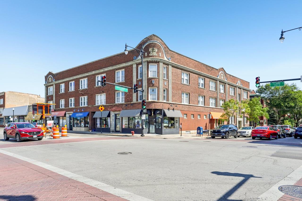 5607 N Clark St. #2, Chicago, IL 60660