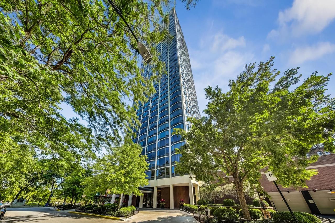 1555 N Astor St. #37E, Chicago, IL 60610