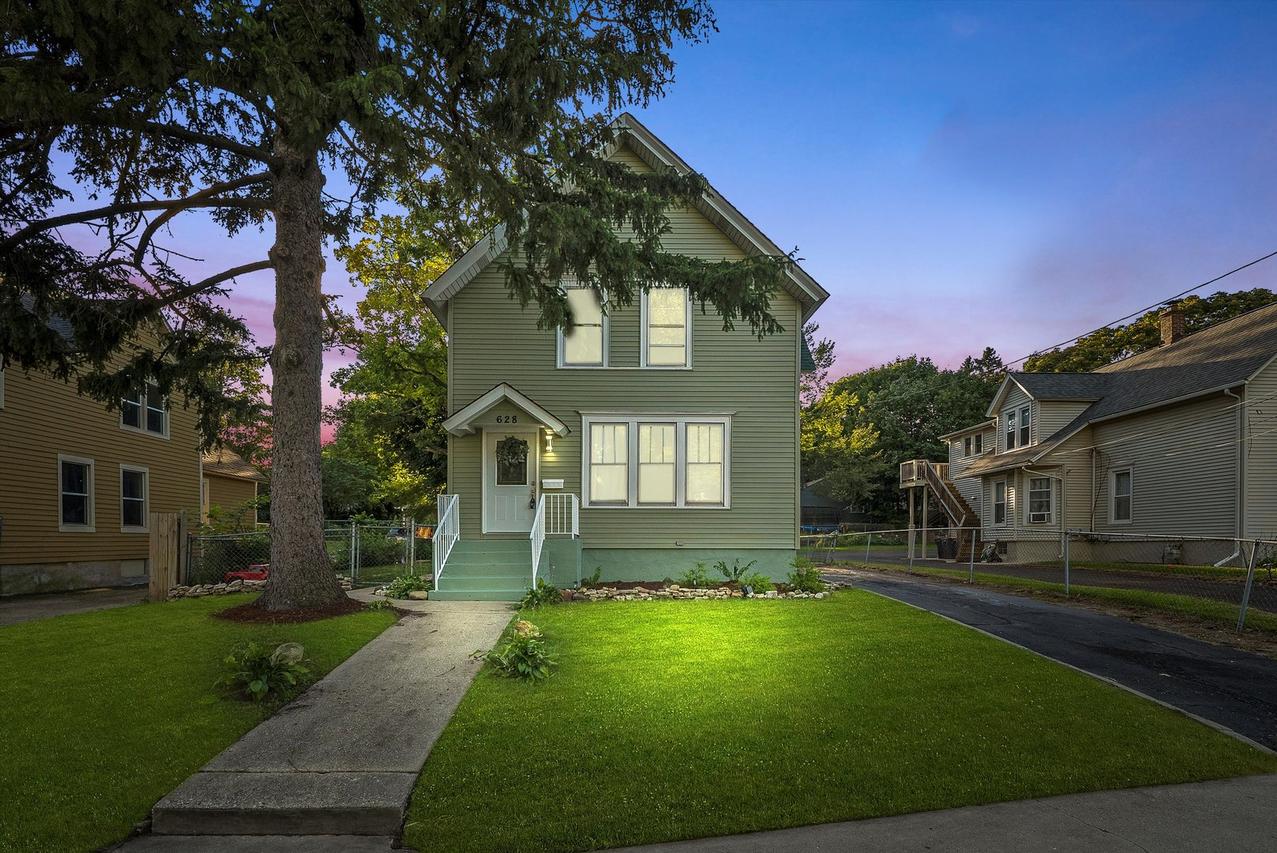 628 S Liberty St., Elgin, IL 60120