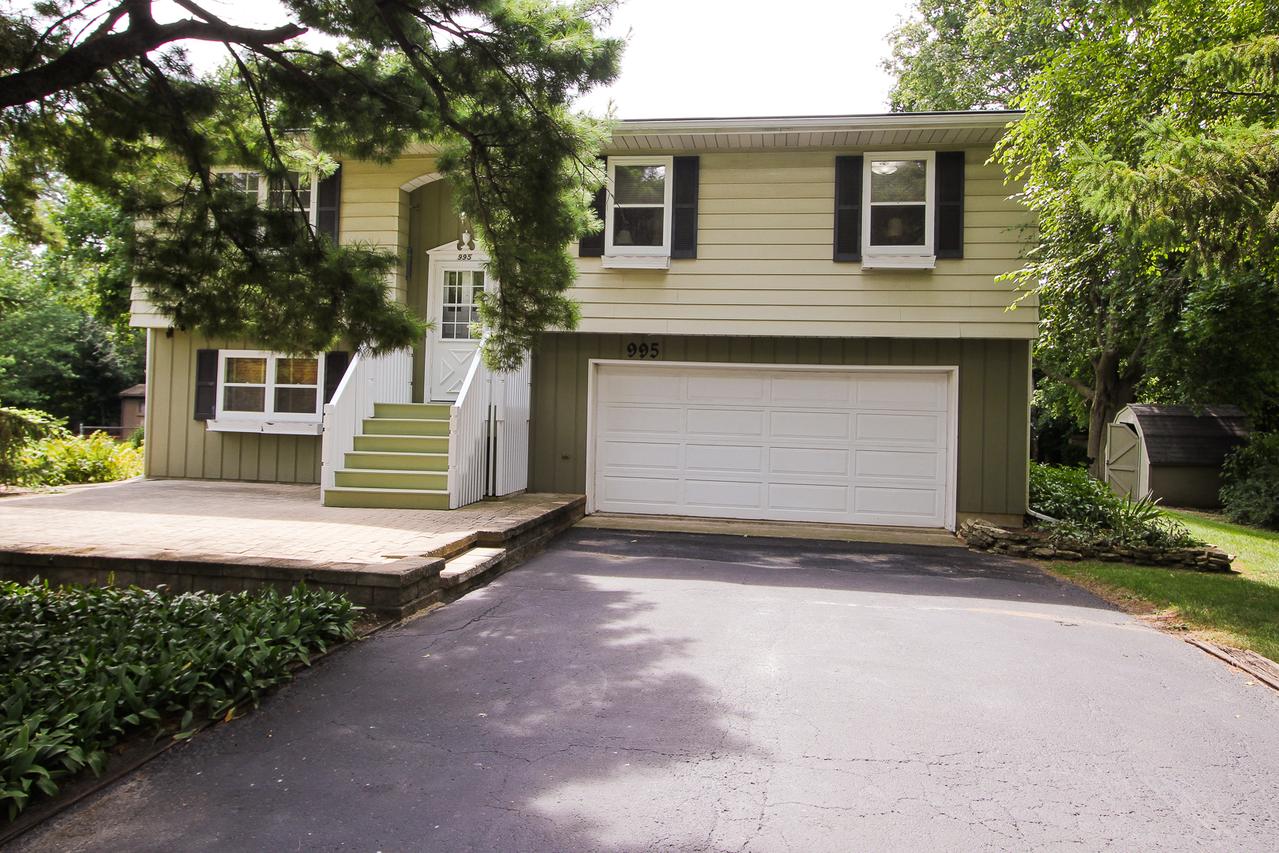 995 N Meadow Ln., Elgin, IL 60123