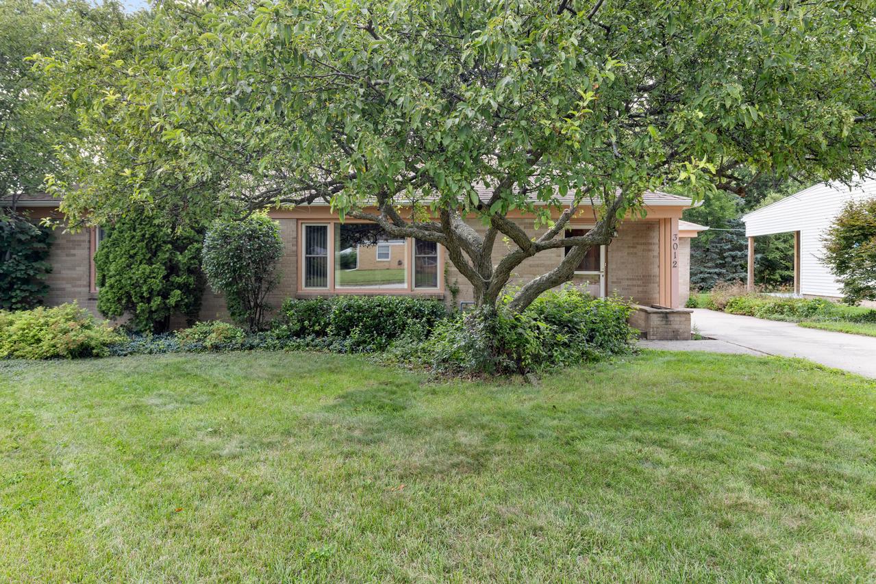 3012 Burrmont Rd., Rockford, IL 61107