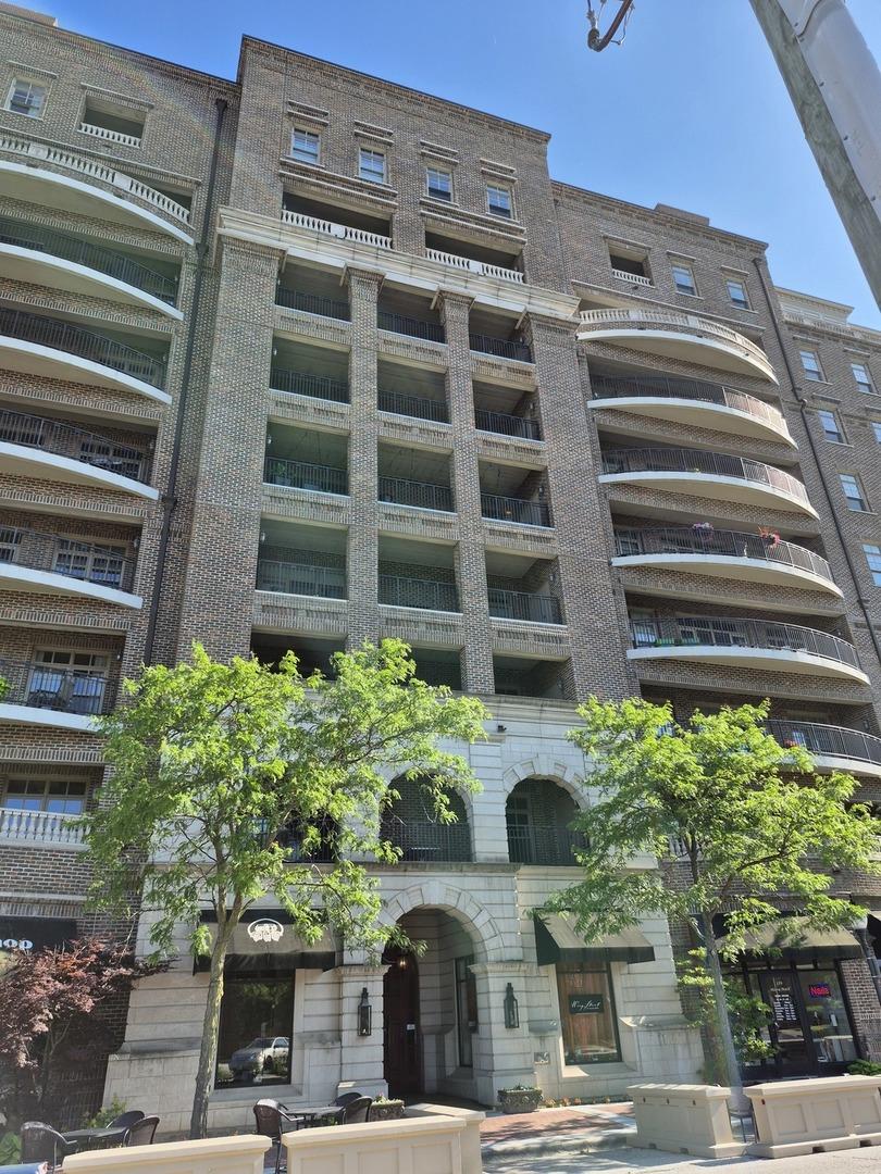 151 W Wing St. #301, Arlington Heights, IL 60005