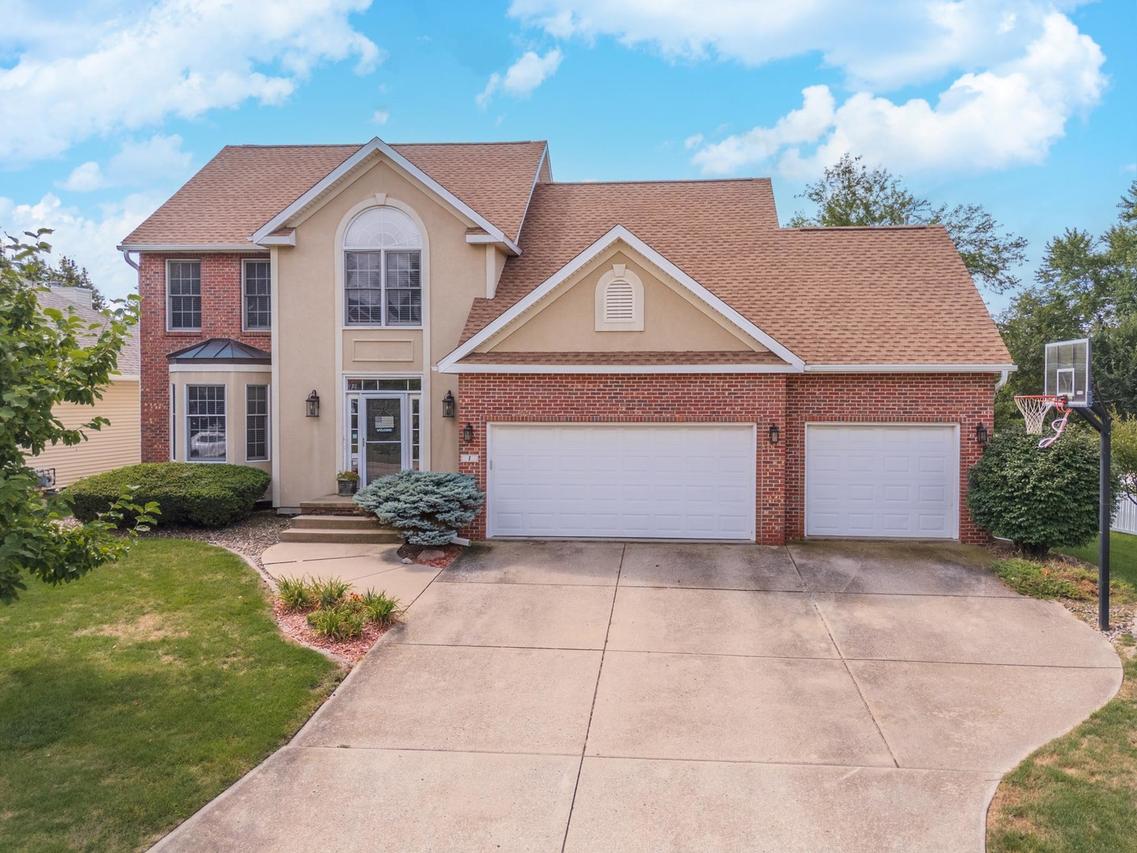 1 Scofield Ct., Bloomington, IL 61704