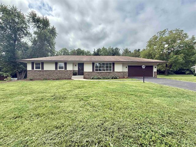 8567 E Valley View Dr., Stillman Valley, IL 61084