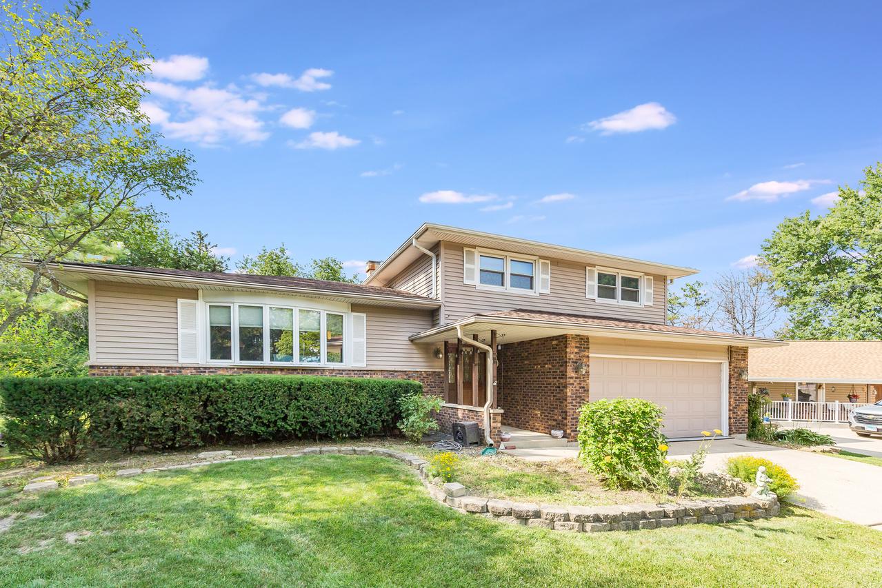 1790 Devonshire Ct., Elgin, IL 60123