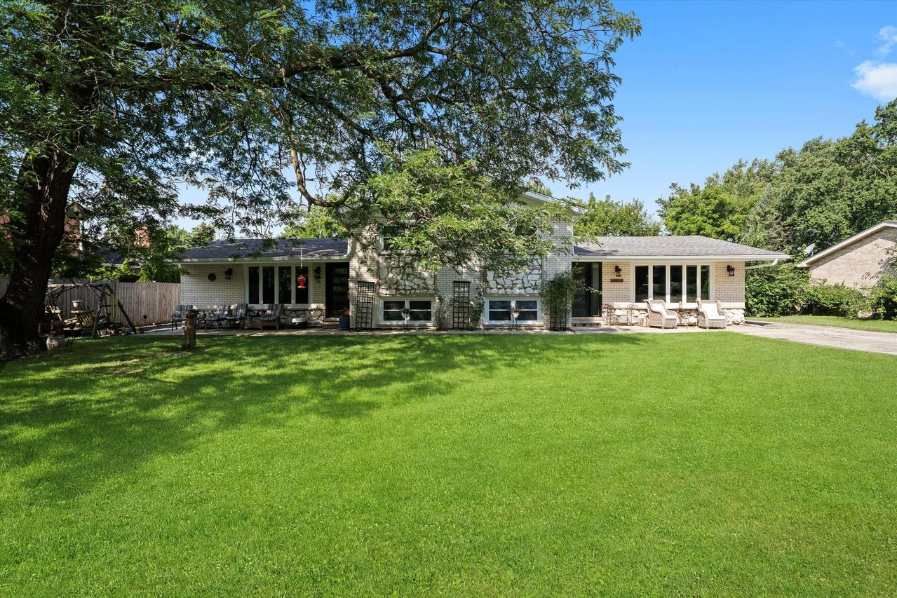 10630 S Green Valley Dr., Palos Hills, IL 60465