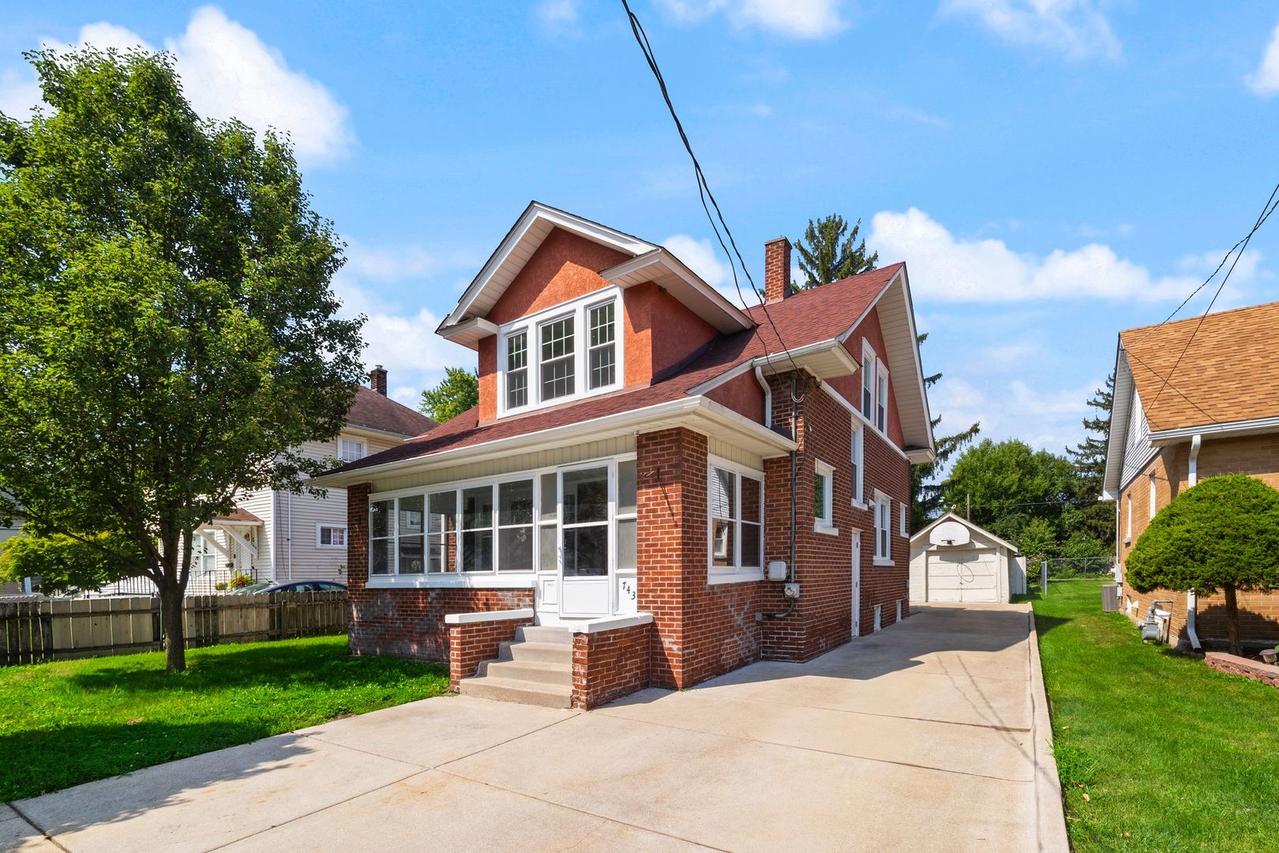 743 Jackson St., Aurora, IL 60505