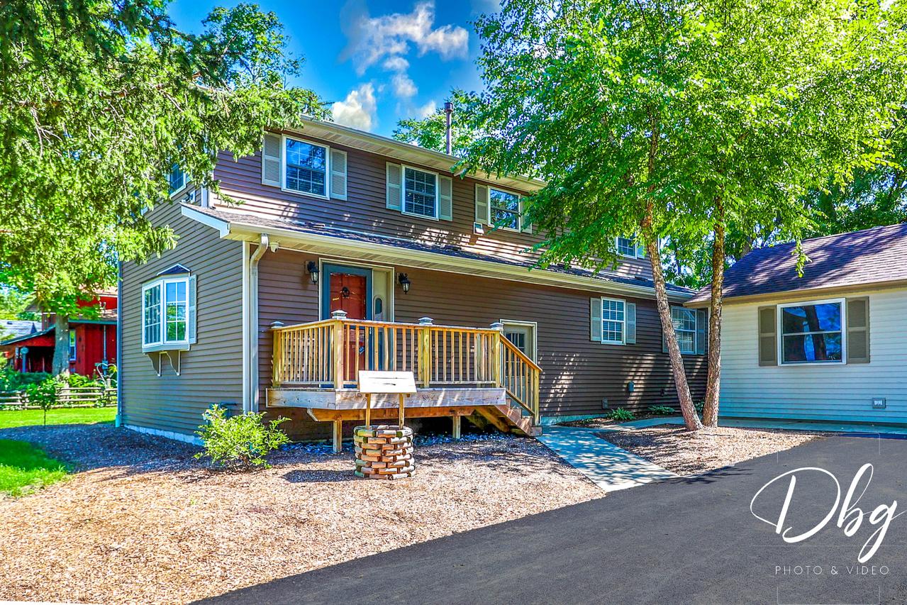 25721 W Lakeview Ave., Wauconda, IL 60084